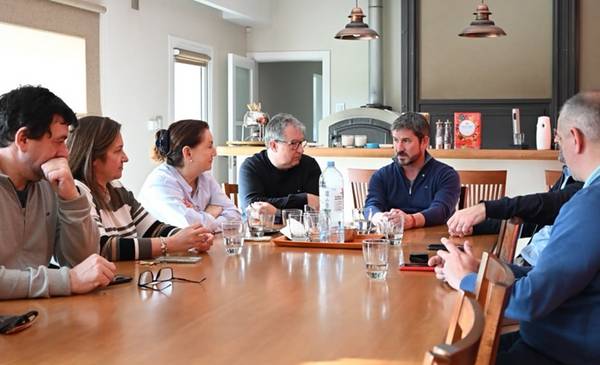 Merino se reunió con vecinos de Quintas del Valle para por mejoras de calles y en la instalación de cámaras