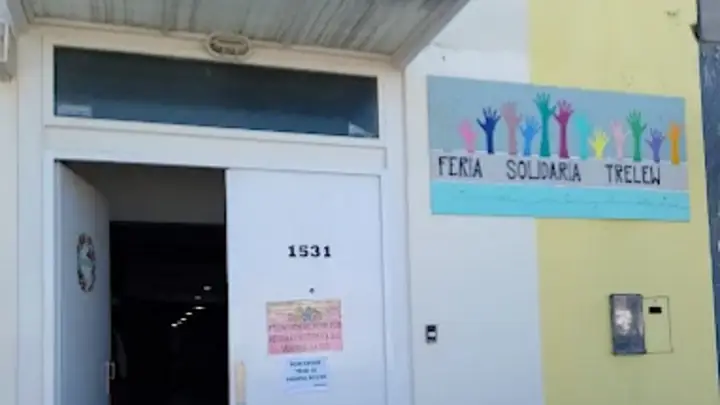 La Feria Solidaria Trelew prepara para mañana una nueva entrega de bolsas de ropa