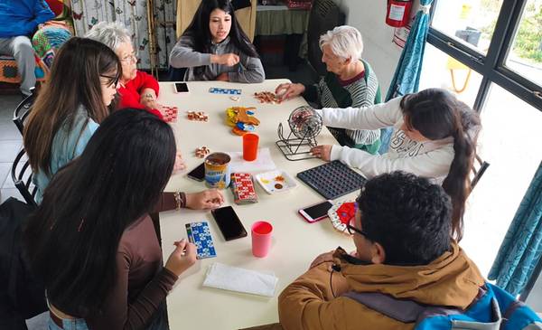 Campo Solidario une jóvenes y personas mayores en Rawson