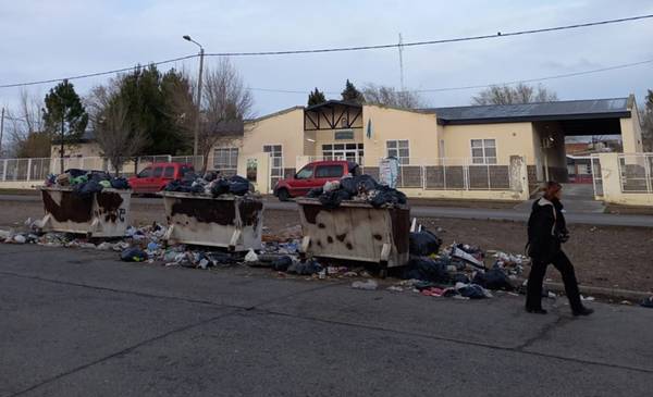 Queja de vecinos por acumulación de basura en Trelew - Últimas Noticias ...