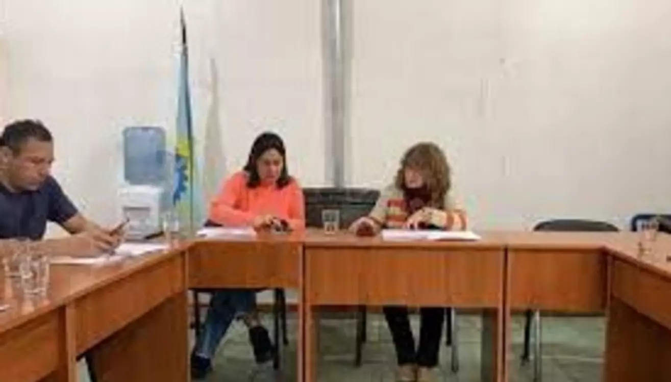 Lago Puelo: polémica por la aprobación del Presupuesto 2024 y una tarifaria con 900% de aumento Lago Puelo: polémica por la aprobación del Presupuesto 2024 y una tarifaria con 900% de aumento