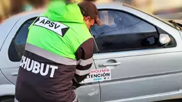 Detuvieron a un ebrio circulando con una rueda en llanta