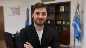 Torres le presentó a la Legislatura el proyecto de ley para la creación del Sistema Integrado de Salud (SIS)