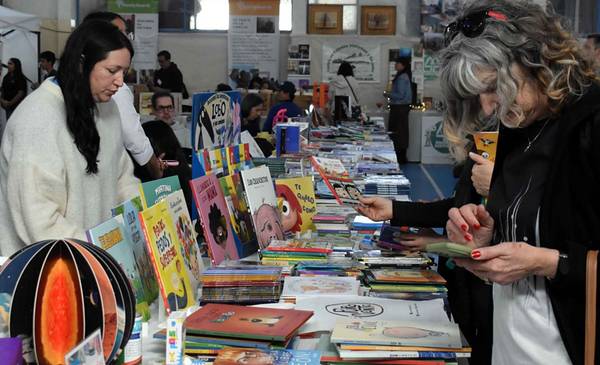Madryn abrió las puertas de su Feria Municipal del Libro - Últimas ...