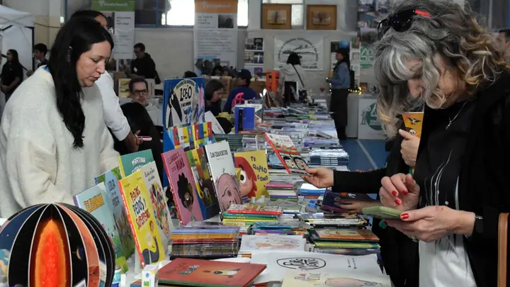 Madryn abrió las puertas de su Feria Municipal del Libro - Últimas ...