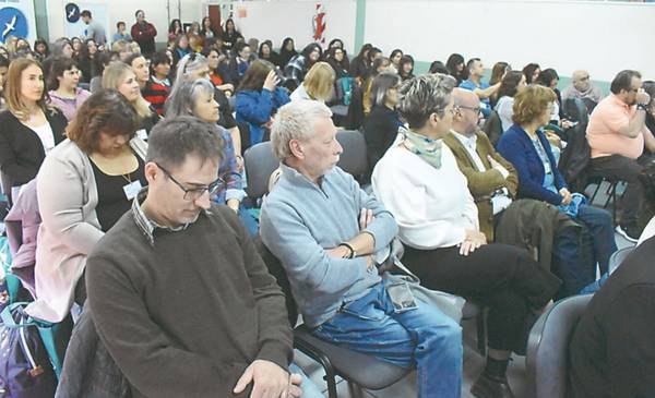 Bibliotecarios de todo el país en encuentro sobre <b>Inteligencia Artificial</b> - El Chubut thumbnail