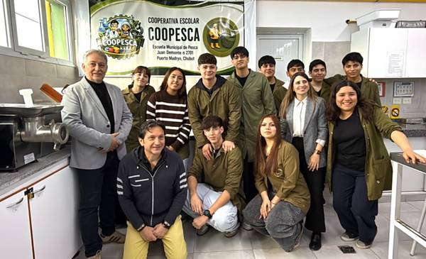 Provincia reconoció oficialmente a cooperativa escolar integrada por 15 estudiantes de Madryn