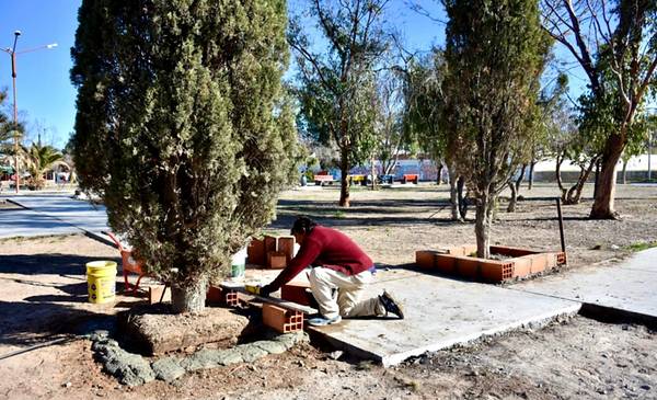 Municipio de Trelew mejora y acondiciona plazas y espacios públicos de los barrios Luz y Fuerza y Los Sauces