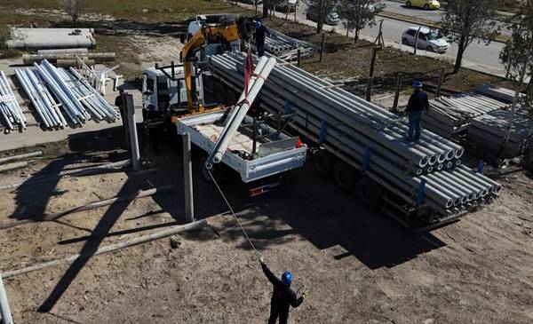 Servicoop lleva más de 170 nuevas columnas de hormigón instaladas - Últimas Noticias: El Chubut