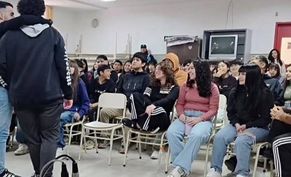 Dictan en Escuela 744 charla sobre bullying - Últimas Noticias: El Chubut