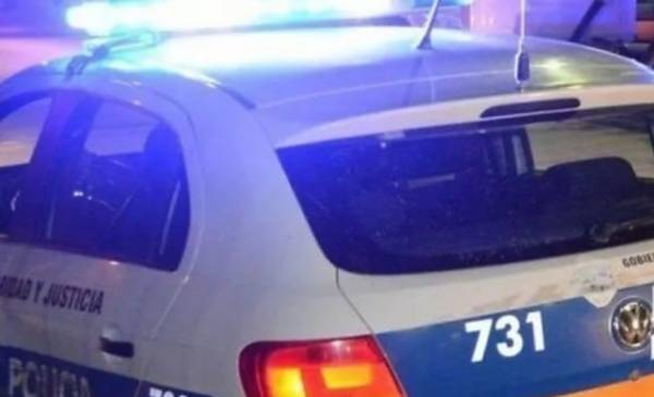Lo vieron en el banco de suplentes de un partido de fútbol y lo arrestaron: Tenía cuatro pedidos de captura