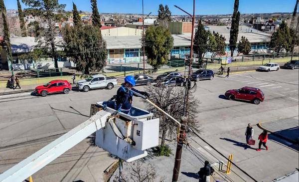 La calle Dr. Ávila ya cuenta con iluminación LED en toda su extensión