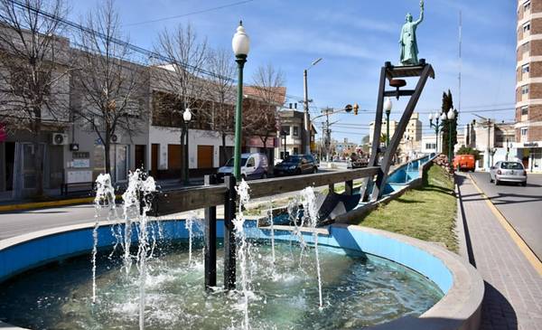 El Municipio de Trelew, realiza mantenimiento y mejoras en fuentes de la ciudad