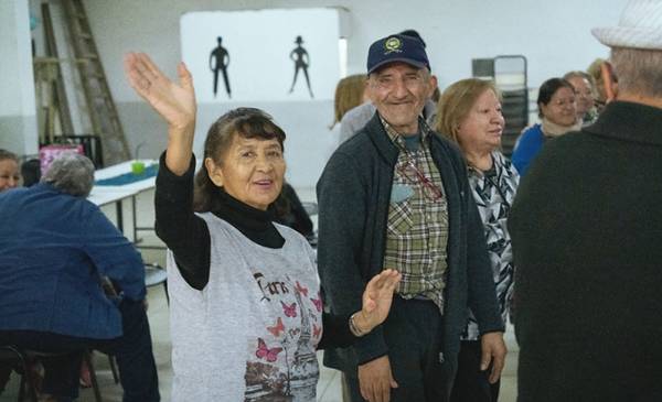 Personas mayores participarán de una caminata comunitaria para promover la participación