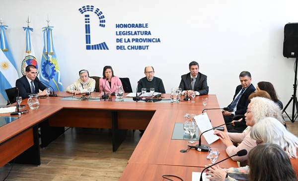 Martha Pelloni visitó Legislatura para fortalecer el diálogo sobre la protección de las infancias