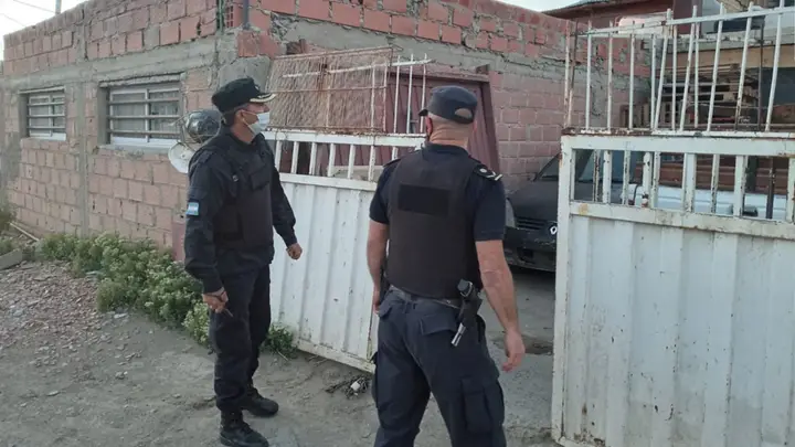 Realizaron ocho allanamientos por droga en Sarmiento y Comodoro ...