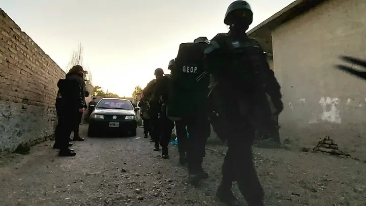 Realizaron ocho allanamientos por droga en Sarmiento y Comodoro ...