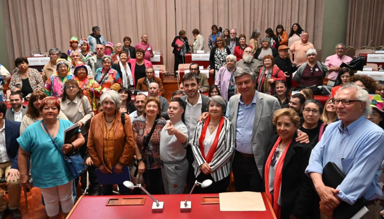 Torres presentó el proyecto de Ley de Protección a la Tercera Edad