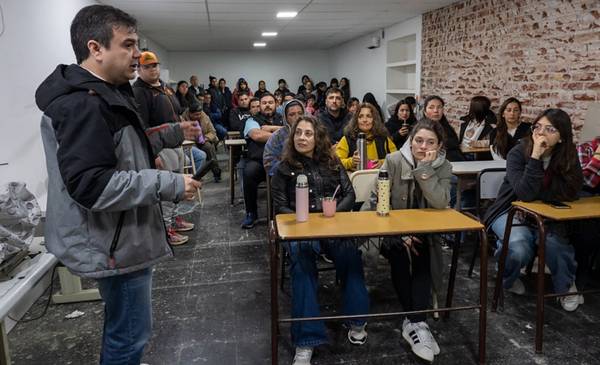 Estudiantes del Centro de Formación Profesional N° 650 recibieron una charla sobre gestión de residuos - Últimas Not