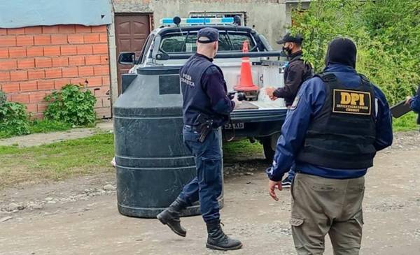 Dos allanamientos en El Bolsón permitieron recuperar elementos robados en El Hoyo - Últimas Noticias: El Chubut