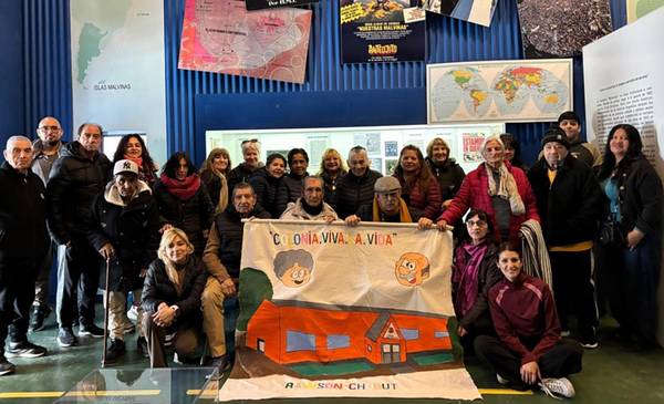 LA COLONIA «VIVA LA VIDA» VISITO EL MUSEO DEL SOLDADO DE MALVINAS - Últimas Noticias: El Chubut