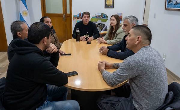 La Municipalidad y gremios acordaron iniciar el miércoles la negociación paritaria de fin de año - Últimas Noticias: El Chubut