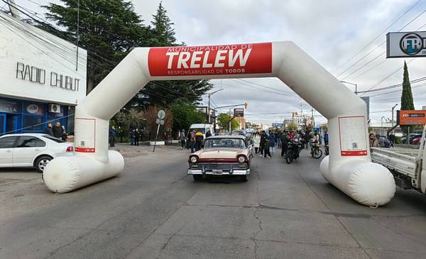 La Doble Camarones ya está en marcha: Los vehículos partieron desde Trelew rumbo a Rawson - Últimas Noticias: El Chubut