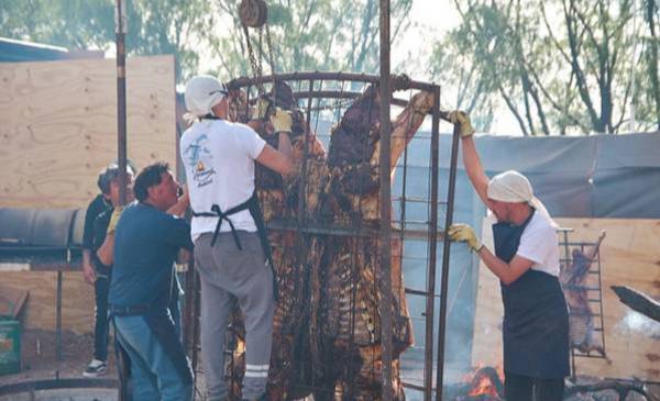 La tercera edición de la Fiesta del Novillito prepara unas cinco vaquillonas y 1.000 kilos de asado en 28 de Julio - Últimas Noticias: El Chubut