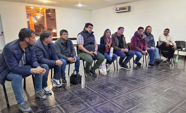 Biss se reunió con vecinos del Area 19 por proyecto de obra de gas que beneficiaría a más de 300 familias - Últimas Noticias: El Chubut