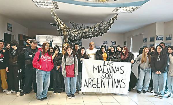 Estudiantes del Colegio Nacional de Trelew visitaron el Centro de ex Combatientes de Malvinas - Últimas Noticias: El Chubut