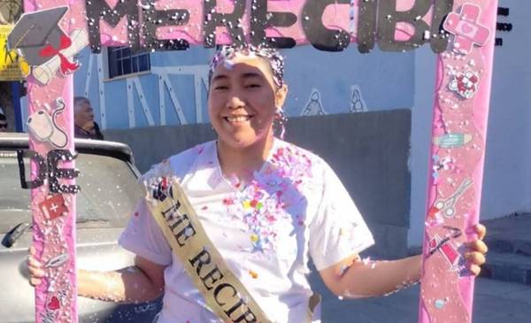 LUCIA VALDEVENITO SE RECIBIO DE ENFERMERA - Últimas Noticias: El Chubut