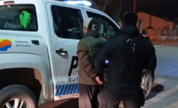 Madryn: rompió el vidrio de una farmacia para robar efectivo y terminó detenido - Últimas Noticias: El Chubut