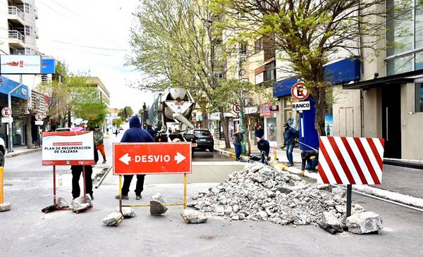 Municipio realiza nuevas reparaciones de hormigón que mejoran la circulación en el barrio "Raúl Alfonsín" - Últimas Noticias: El Chubut