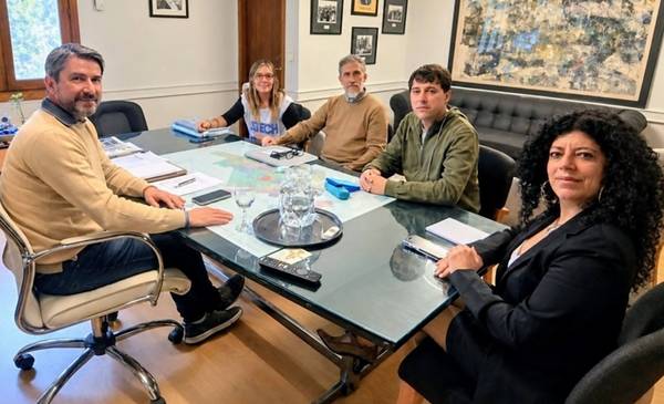 Gremio de Atech se reunió con Merino por terrenos para que docentes puedan construir su vivienda - Últimas Noticias: El Chubut