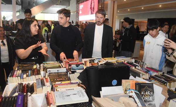 Con la presencia de Torres y Merino, comenzó la Feria del Libro y las Artes en Trelew - Últimas Noticias: El Chubut