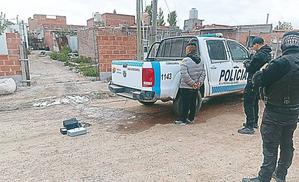 Forzaron la puerta de la Cámara de Comercio y robaron un cofre de seguridad y otros elementos - Últimas Noticias: El Chubut