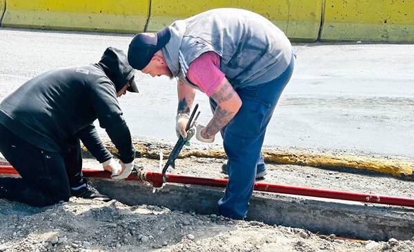 Instalan sistema de riego automatizado en espacio verde del barrio Luis Vernet - Últimas Noticias: El Chubut