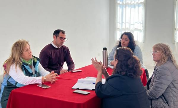 Concejales se reunieron con vecinalistas del barrio Santa Catalina - Últimas Noticias: El Chubut