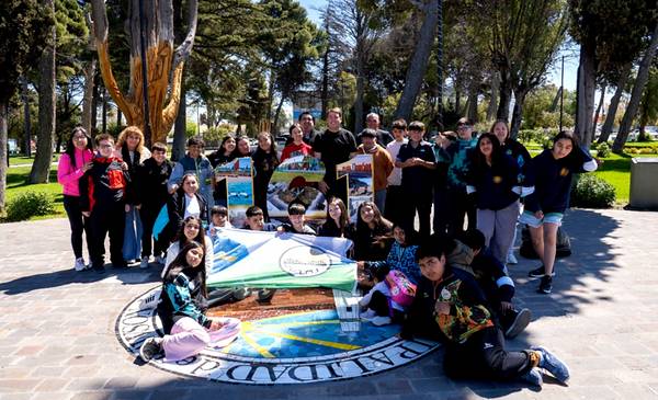 Estudiantes de Gobernador Costa visitaron Rawson en un viaje de estudios - Últimas Noticias: El Chubut