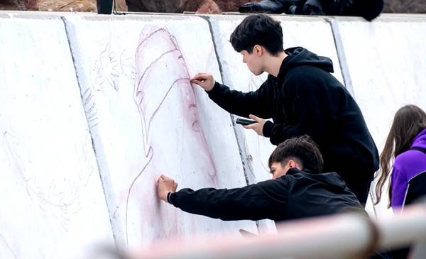 Comenzaron los trabajos para el mural histórico en la escollera norte de Playa Unión - Últimas Noticias: El Chubut