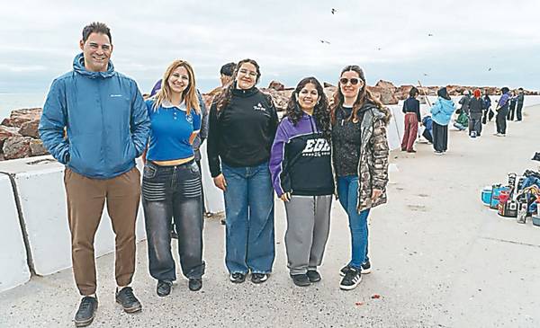 Comenzaron los trabajos para la intervención artística en la escollera norte de Playa Unión - Últimas Noticias: El Chubut