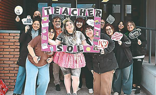 FLAMANTE PROFESORA DE INGLES FESTEJO EN «EL CHUBUT» - Últimas Noticias: El Chubut