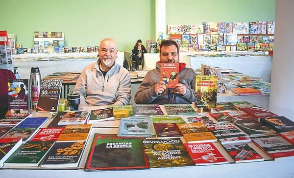 La Feria del Libro tendrá este sábado las presentaciones de Massaccesi e Iparraguirre - Últimas Noticias: El Chubut