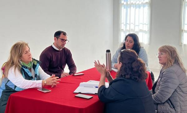 Ediles se reunieron con autoridades de la Vecinal del barrio Santa Catalina - Últimas Noticias: El Chubut