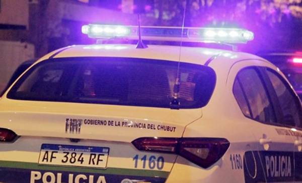Persecución en Rawson: motociclista iba en contramano, quiso escapar de la Policía y terminó detenido - Últimas Noticias: El Chubut