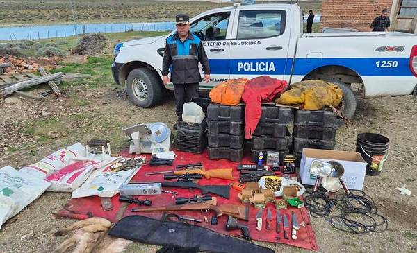 Hallaron armas y restos de más de mil guanacos en un allanamiento en Gobernador Costa - Últimas Noticias: El Chubut