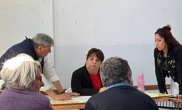 Más de 30 vecinos del barrio Río Chubut recibieron asesoramiento para regularización dominial - Últimas Noticias: El Chubut