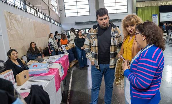 El ISET N°820 celebró su tercer aniversario con una muestra de trabajos estudiantiles - Últimas Noticias: El Chubut