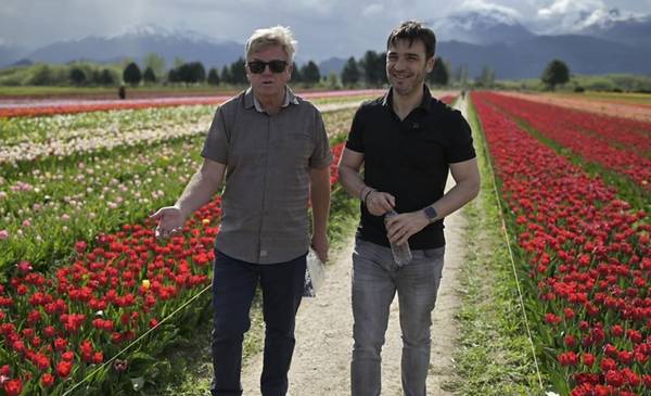 En la apertura de la Temporada de Tulipanes, Torres confirmó que se licitarán nuevas obras para el aeropuerto de Esquel - Últimas Noticias: El Chubut