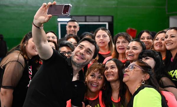 Torres celebró junto a familias de Comodoro y reafirmó su acompañamiento a las asociaciones vecinales - Últimas Noticias: El Chubut